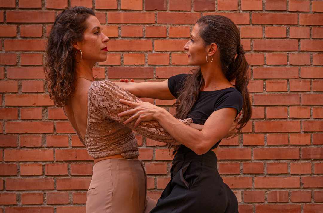 Lise et Marie-Élodie pendant un atelier de tango